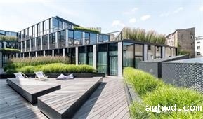 波兰办公大楼上的屋顶花园